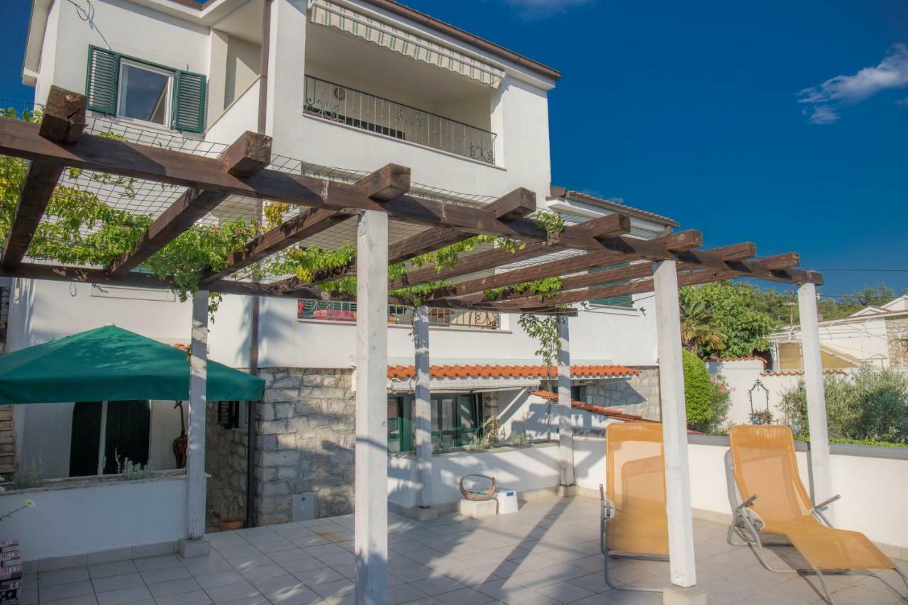 Villa Nika Selce Exteriör bild