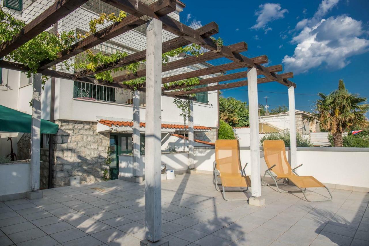 Villa Nika Selce Exteriör bild