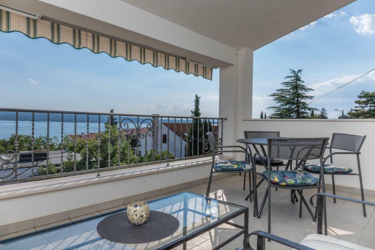 Villa Nika Selce Exteriör bild