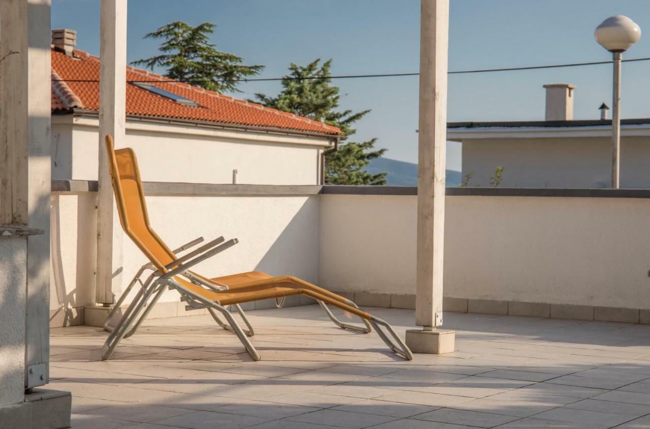Villa Nika Selce Exteriör bild