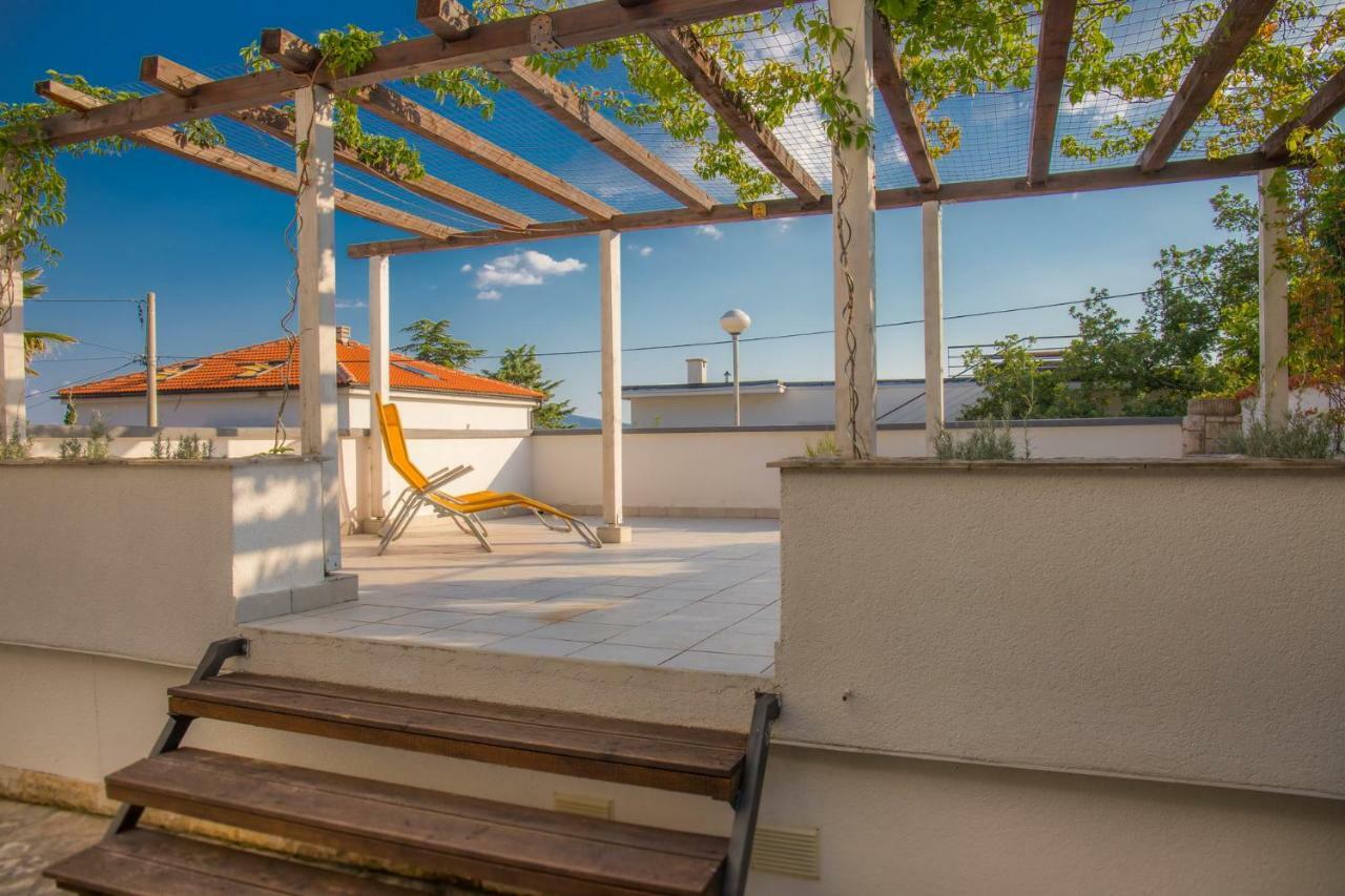 Villa Nika Selce Exteriör bild